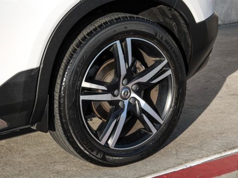 Used 2021 Volvo XC40 T4 R-Design image 62