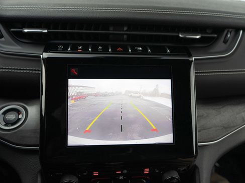 Used 2022 Jeep Grand Cherokee Limited image 16