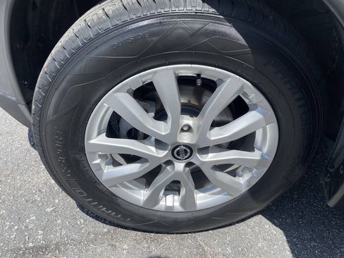 Used 2020 Nissan Rogue SV FWD image 24