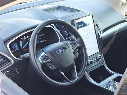 Used 2021 Ford Edge SEL w/ Convenience Package image 17