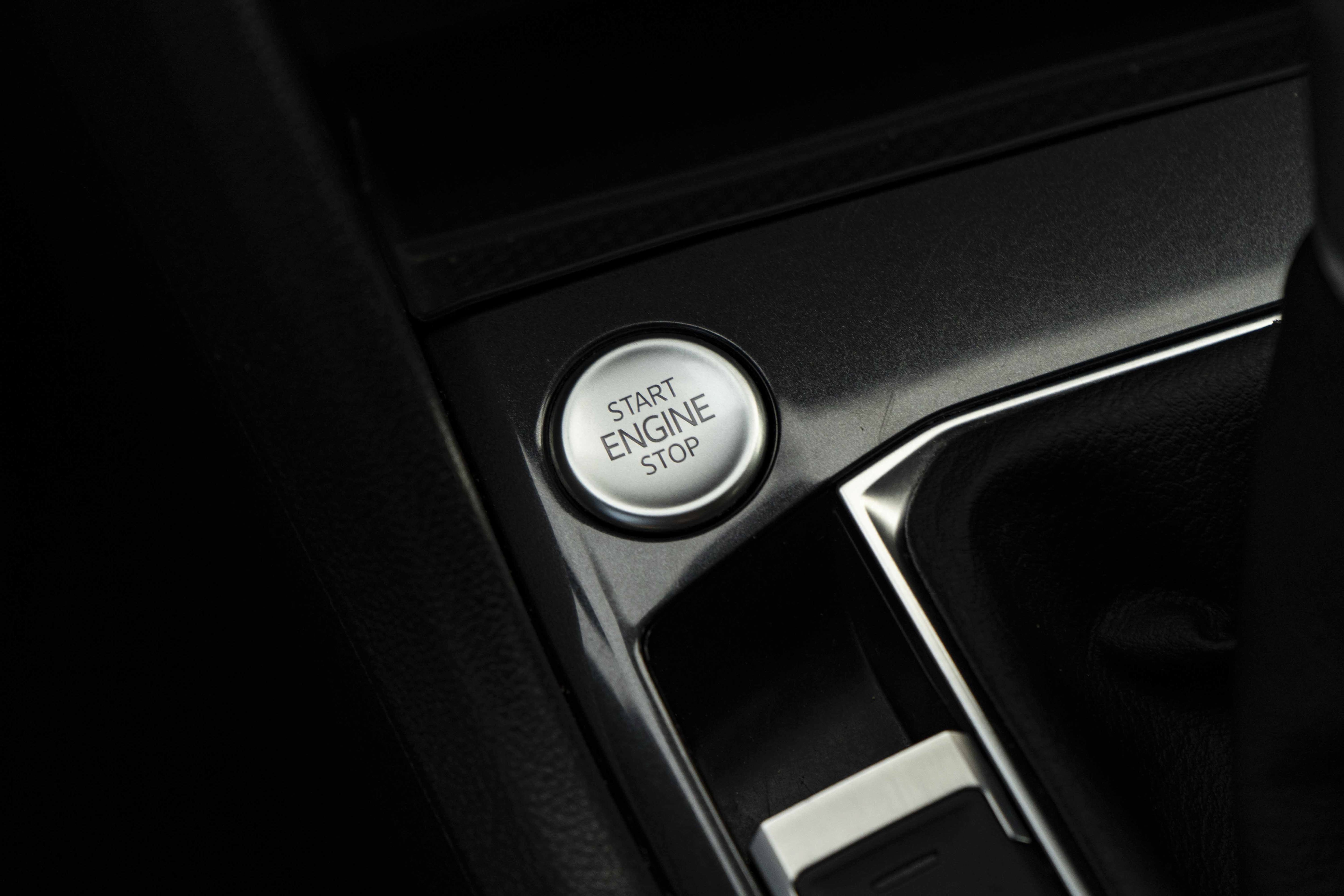 Certified 2023 Volkswagen Tiguan SE R-Line FWD image 22