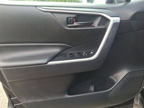Used 2025 Toyota RAV4 LE AWD/4WD image 12