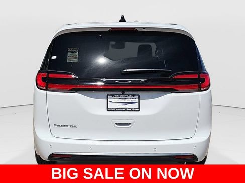 New 2027 Chrysler Pacifica Select FWD image 4
