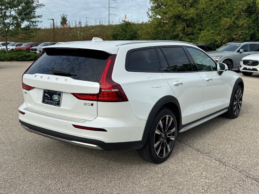 Certified 2025 Volvo V60 B5 Cross Country Ultra AWD/4WD image 4
