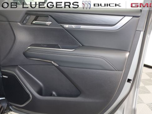 Certified 2024 GMC Acadia Elevation w/ Luxury Package FWD image 18