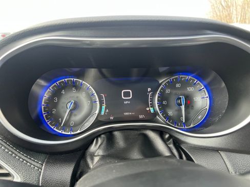 Used 2020 Chrysler Pacifica Limited image 13