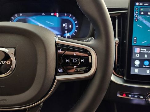 Used 2025 Volvo XC90 B5 Plus image 29