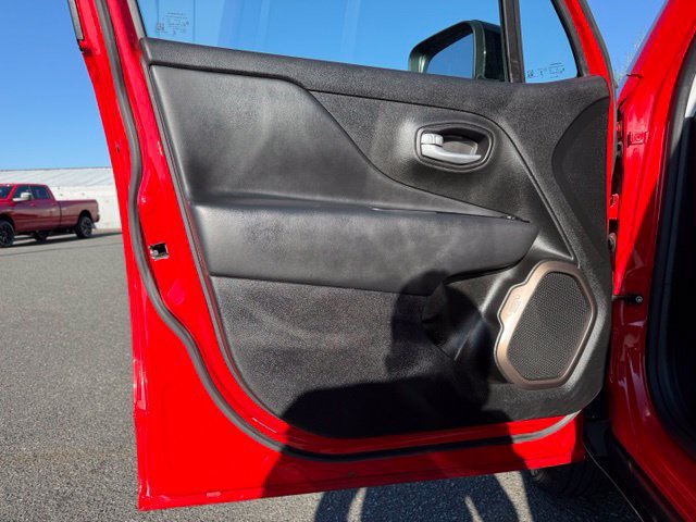 Used 2023 Jeep Renegade Latitude AWD/4WD image 25
