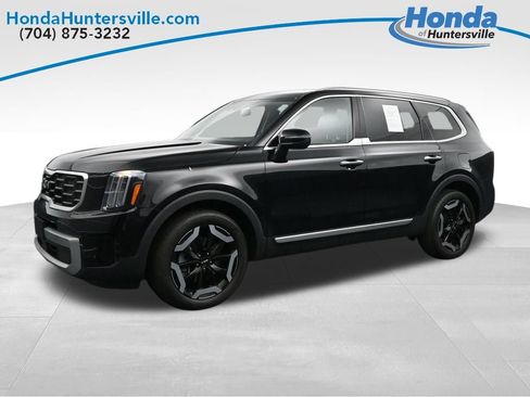 Used 2023 Kia Telluride S FWD image 3