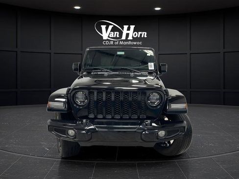 Used 2023 Jeep Gladiator Overland image 8