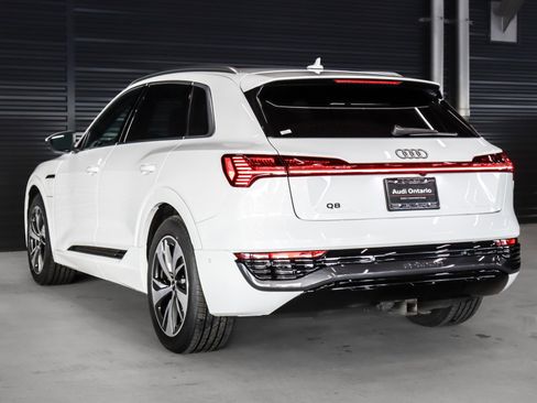 Used 2024 Audi Q8 e-tron Premium Plus image 2