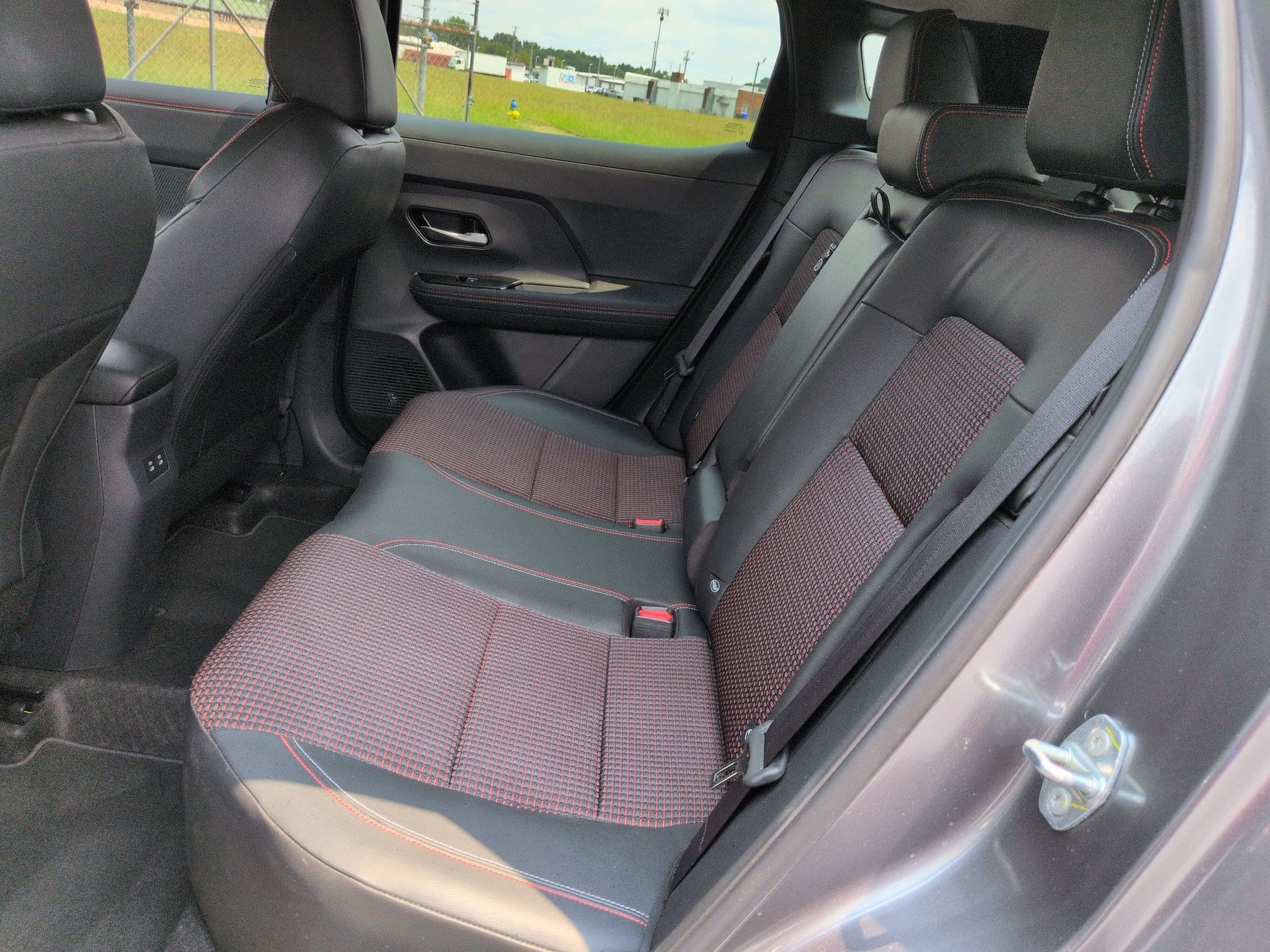 Used 2025 Nissan Kicks SR w/ Illumination Package FWD image 29