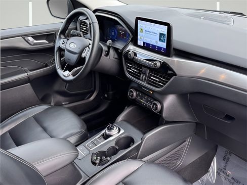 Used 2021 Ford Escape Titanium image 6
