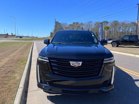 Used 2024 Cadillac Escalade Premium Luxury Platinum image 7