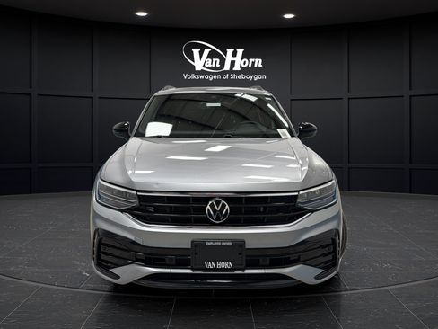 Used 2022 Volkswagen Tiguan SE R-Line AWD/4WD image 8