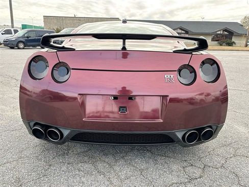Used 2010 Nissan GT-R Premium image 18