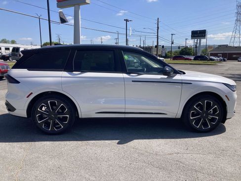New 2026 Lincoln Nautilus Reserve AWD/4WD image 2