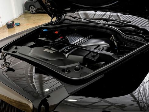 Used 2022 Rolls-Royce Cullinan Black Badge w/ Dark Exterior Package AWD/4WD image 57