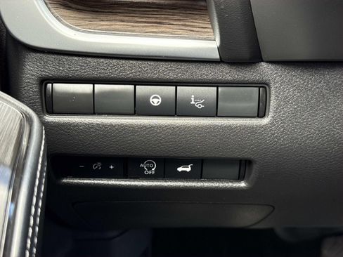 Used 2025 Nissan Rogue Platinum w/ Platinum Premium Package AWD/4WD image 19