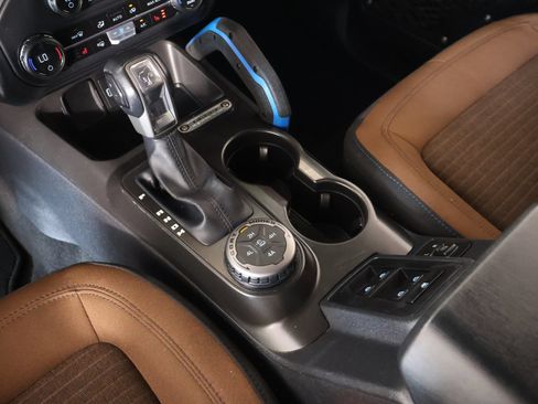 Used 2023 Ford Bronco Outer Banks w/ Sasquatch Package AWD/4WD image 9