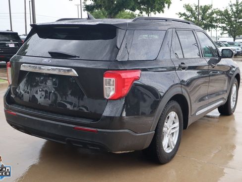 Used 2023 Ford Explorer XLT RWD image 3