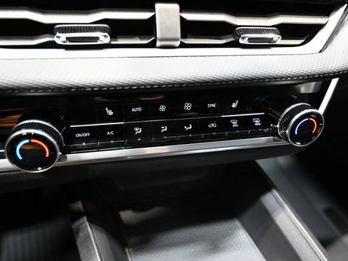 New 2026 Chevrolet Equinox LT w/ Convenience Package II image 17