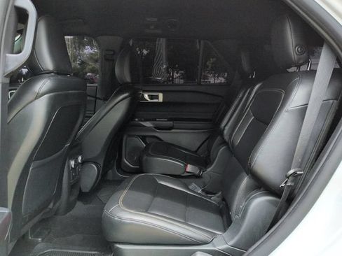 Used 2020 Ford Explorer XLT w/ Equipment Group 202A AWD/4WD image 17