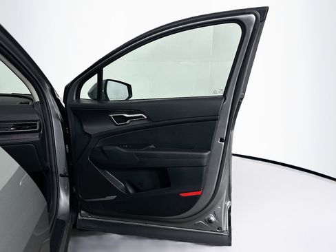 Used 2024 Kia Sportage LX image 30