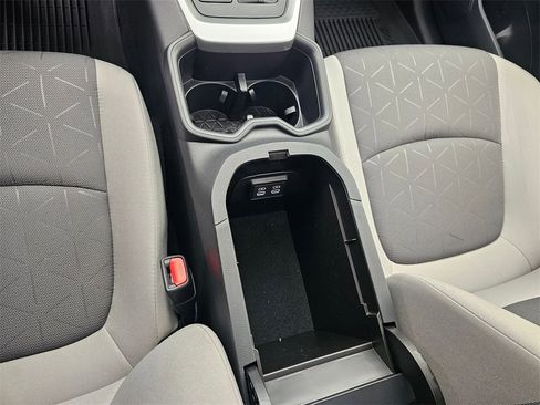 Used 2025 Toyota RAV4 XLE image 29
