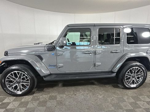 Used 2023 Jeep Wrangler Unlimited Sahara AWD/4WD image 7