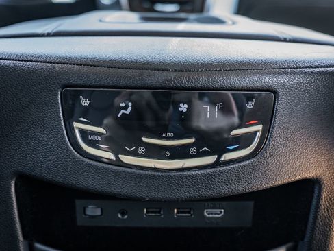 Used 2018 Cadillac Escalade Luxury AWD/4WD image 41