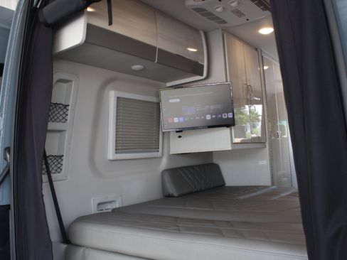 Used 2024 Mercedes-Benz Sprinter 3500 image 22