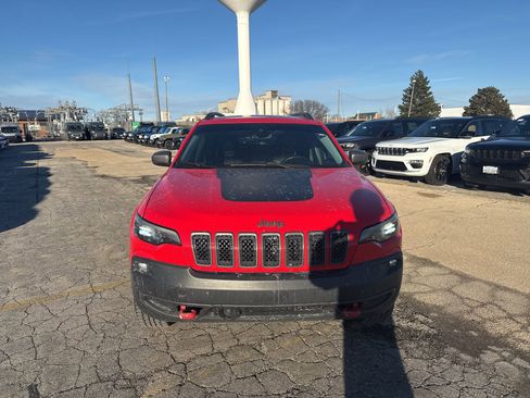 Used 2019 Jeep Cherokee Trailhawk image 2
