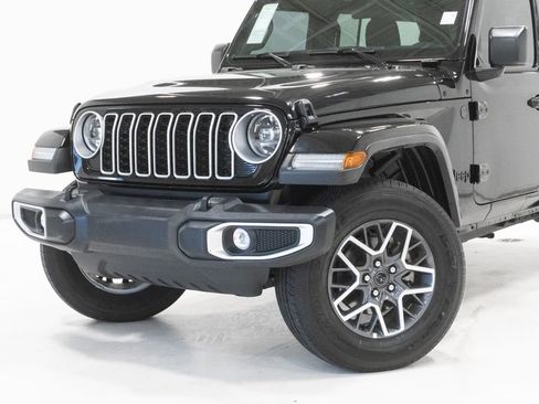 Used 2025 Jeep Wrangler Unlimited Sahara AWD/4WD image 2