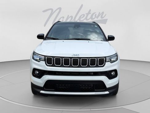 Used 2023 Jeep Compass Limited AWD/4WD image 9