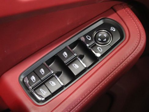 Certified 2025 Porsche Macan image 19