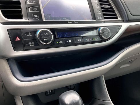 Used 2015 Toyota Highlander Limited FWD image 34