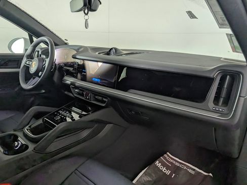 New 2026 Porsche Cayenne Coupe image 19