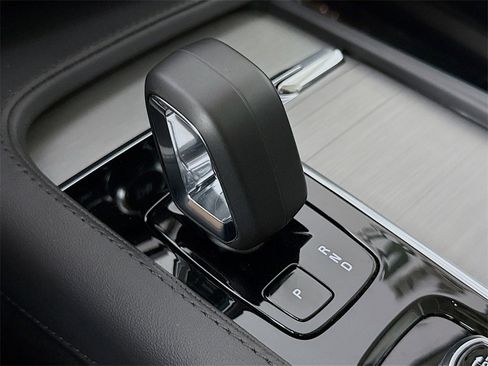 Certified 2025 Volvo XC90 B5 Core image 17