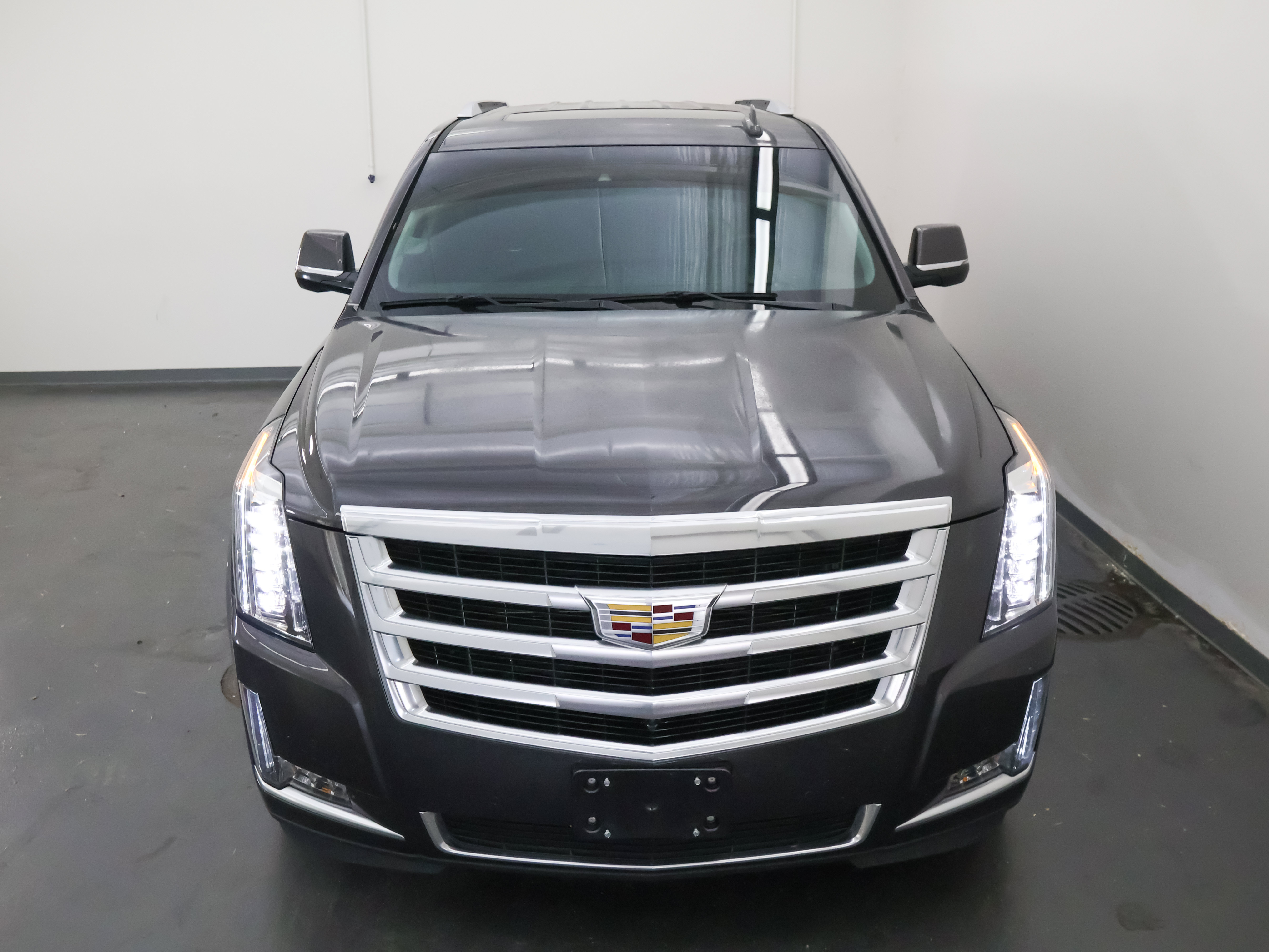 Used 2016 Cadillac Escalade Luxury RWD image 9