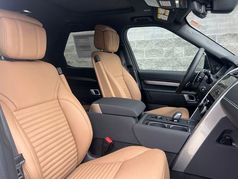 New 2025 Land Rover Discovery Dynamic SE image 15