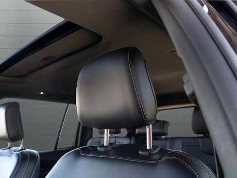 Used 2023 Jeep Grand Cherokee Altitude AWD/4WD image 40