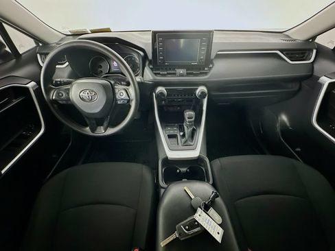 Used 2021 Toyota RAV4 LE FWD image 10