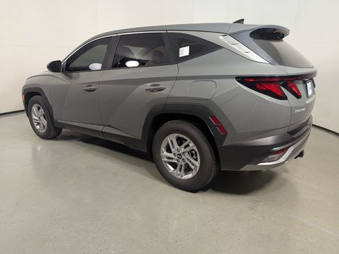 Certified 2025 Hyundai Tucson SE image 6