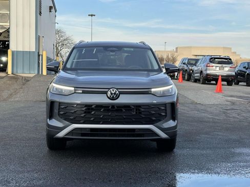New 2026 Volkswagen Tiguan SE image 9
