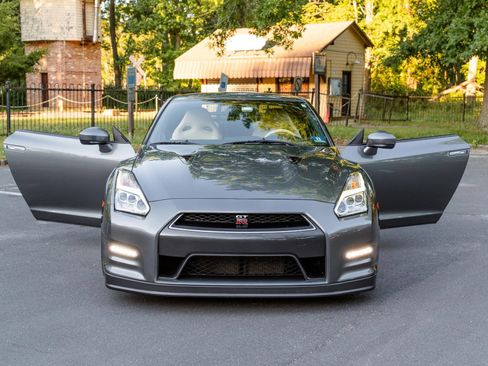 Used 2016 Nissan GT-R Premium AWD/4WD image 4