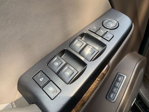 Used 2015 GMC Yukon Denali w/ Premium Package AWD/4WD image 11