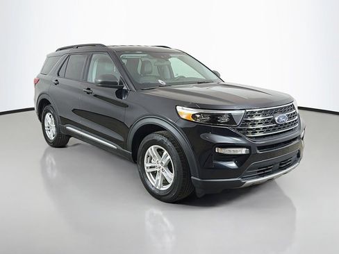 Used 2024 Ford Explorer XLT w/ Equipment Group 202A AWD/4WD image 41