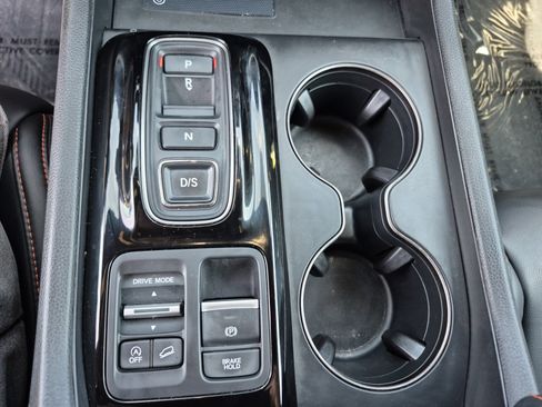 Used 2025 Honda Pilot TrailSport image 32