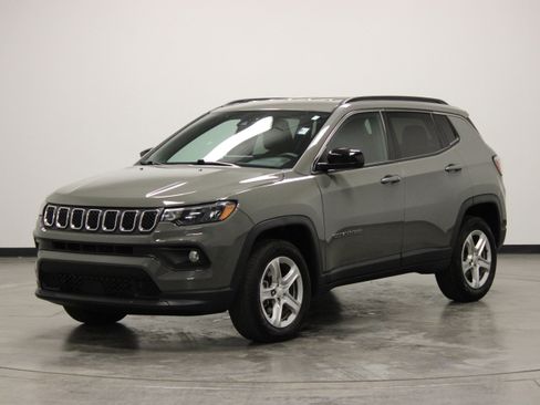Used 2024 Jeep Compass Latitude AWD/4WD image 4